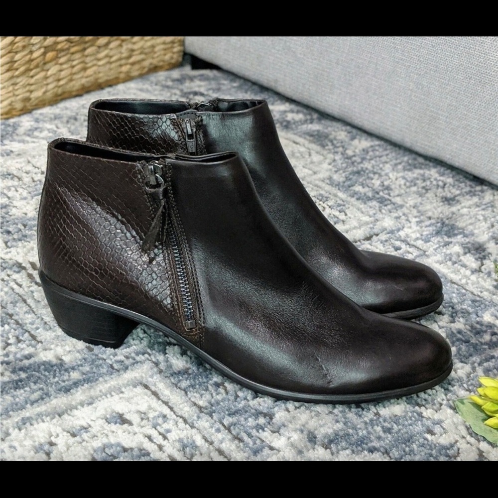 Ecco Shape Brown Leather Zipper Ankle Boots